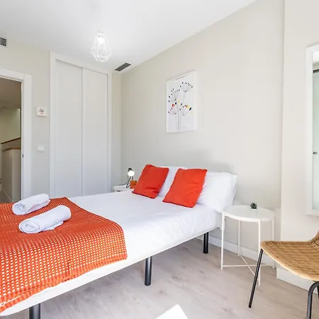 Pass The Keys Casa Ban, Spacious 3 Bedroom Townhouse Fuengirola