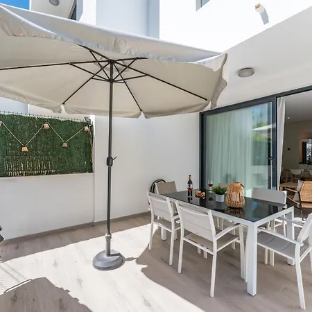 Pass The Keys Casa Ban, Spacious 3 Bedroom Townhouse Semesterbostad Fuengirola