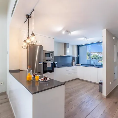 Pass The Keys Casa Ban, Spacious 3 Bedroom Townhouse Semesterbostad Fuengirola