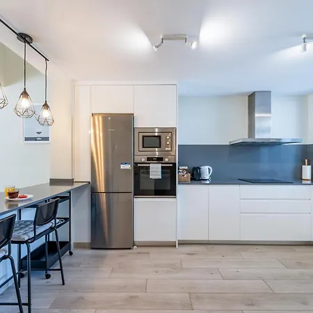 Pass The Keys Casa Ban, Spacious 3 Bedroom Townhouse Semesterbostad