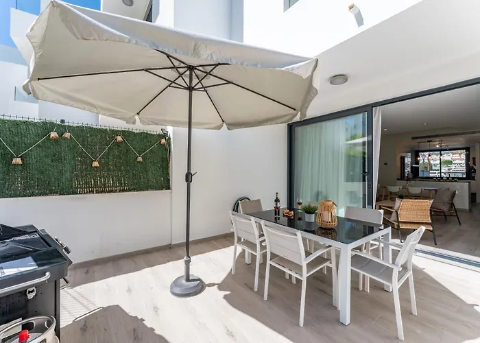 Pass The Keys Casa Ban, Spacious 3 Bedroom Townhouse 펜션 푸엔히롤라