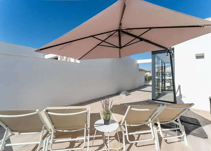 펜션 Pass The Keys Casa Ban, Spacious 3 Bedroom Townhouse 푸엔히롤라